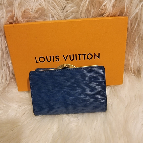 Authentic LV Epi blue snap wallet - Picture 3 of 14